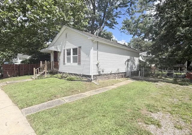 4th image of 222 W Park St, Harrisburg, IL 62946 | MLS# 12601931
