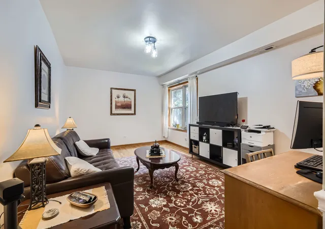 Listing Photo 4 - Condo for sale in building located at 28 S 6Th Ave, La Grange, IL 60525 - Unit #1D