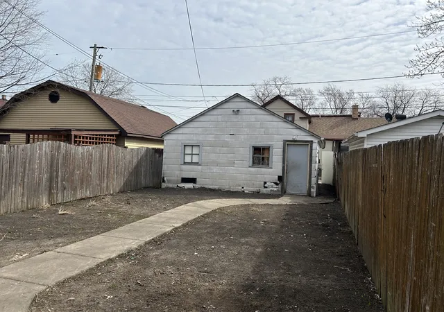 4th image of 12557 Ann St, Blue Island, IL 60406 | MLS# 12602260