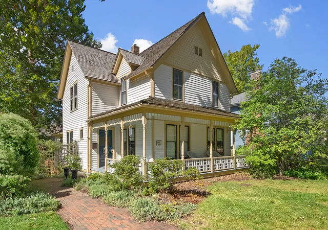 Homes for sale in Downers Grove, IL | 4816 Linscott Ave, Downers Grove, IL 60515 | MLS# 12602382