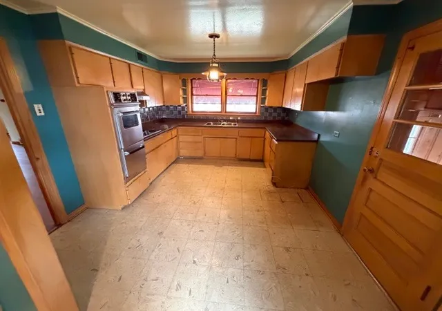 3rd image of 12501 S Throop St, Calumet Park, IL 60827 | MLS# 12602861
