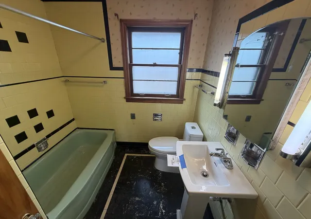 5th image of 12501 S Throop St, Calumet Park, IL 60827 | MLS# 12602861
