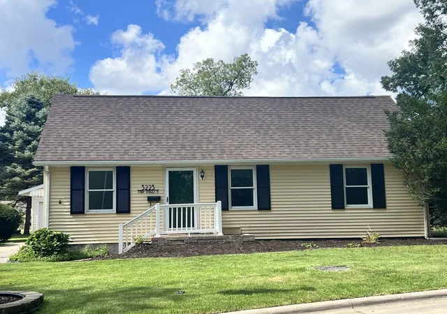 Photo 1 of Single family home for sale at 3223 53rd St B, Moline, IL 61265 | MLS# 12602907 | Listing updated on 2026-09-12