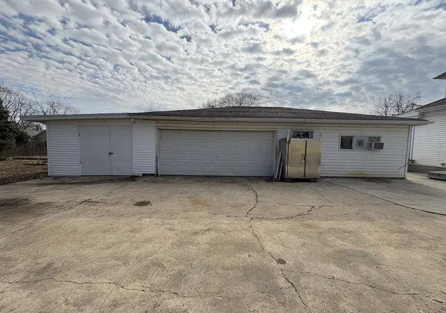 Homes for sale in Streator, IL | 313 S Everett St, Streator, IL 61364 | MLS# 12603099