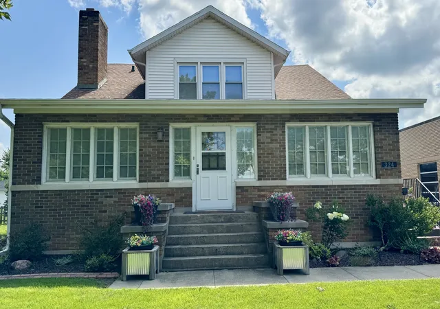 Photo 3 of Single family home for sale at 324 S Sangamon Ave, Gibson City, IL 60936 | MLS# 12603229 | Listing updated on 2026-09-14