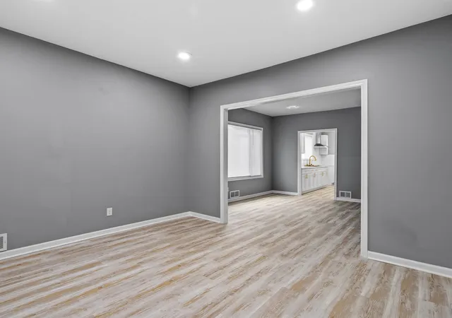4th image of 319 156Th Pl, Calumet City, IL 60409 | MLS# 12603269