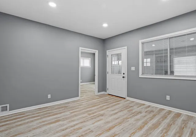 5th image of 319 156Th Pl, Calumet City, IL 60409 | MLS# 12603269