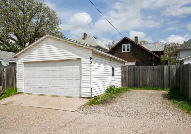 Homes for sale in Moline, IL | 937 25th St, Moline, IL 61265 | MLS# 12603448