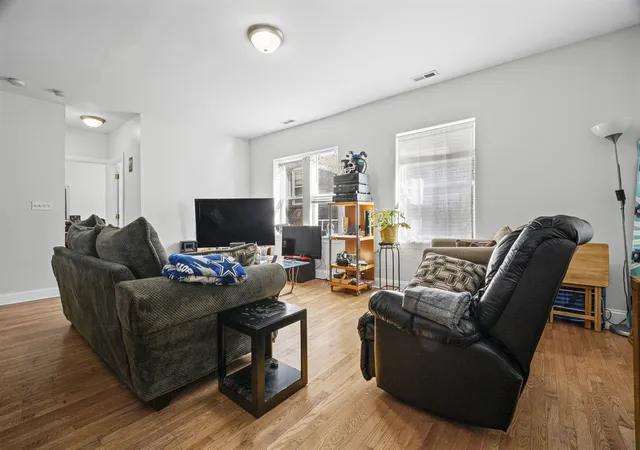 Homes for sale in Chicago, IL | 6319 N Sacramento Ave #3E, Chicago, IL 60659 | MLS# 12603523