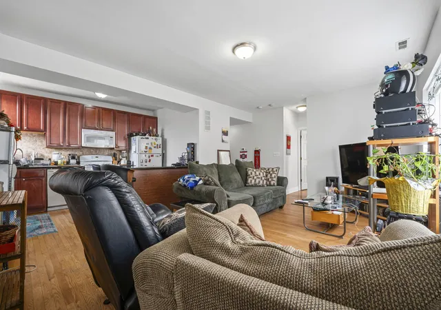 Homes for sale in Chicago, IL | 6319 N Sacramento Ave #3E, Chicago, IL 60659 | MLS# 12603523