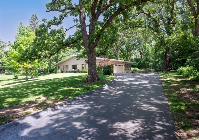 2nd image of 1196 Nottingham Ln, Elgin, IL 60120 | MLS# 12603666