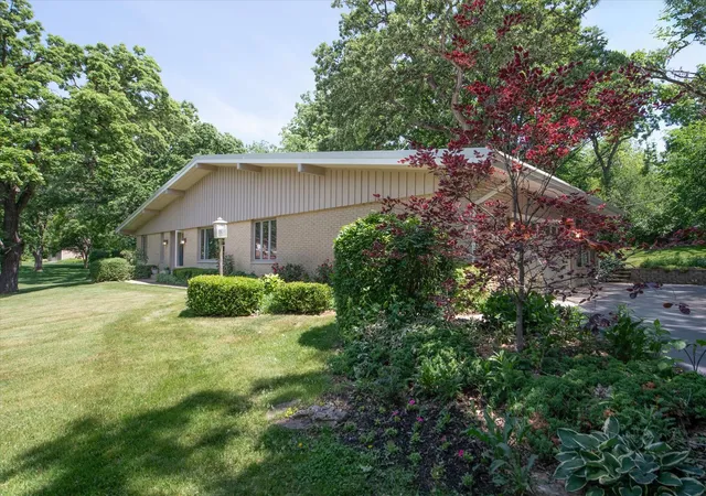 3rd image of 1196 Nottingham Ln, Elgin, IL 60120 | MLS# 12603666