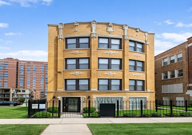 Homes for sale in Chicago, IL | 6711 S Paxton Ave, Chicago, IL 60649 | MLS# 12603994