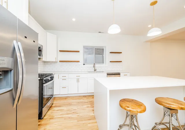 Homes for sale in Chicago, IL | 6711 S Paxton Ave, Chicago, IL 60649 | MLS# 12603994