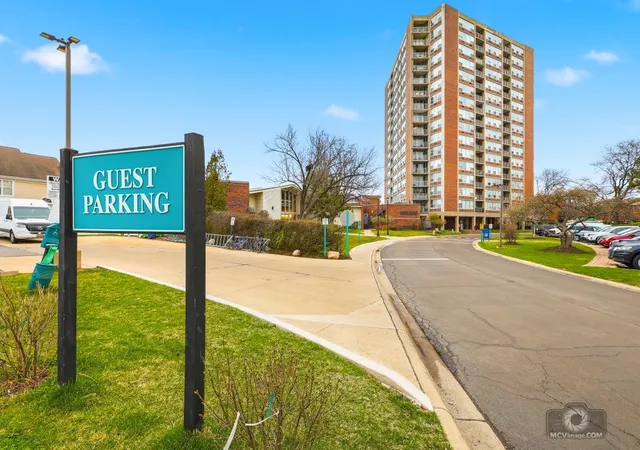 Homes for sale in Glenview, IL | 3925 Triumvera Dr #10B, Glenview, IL 60025 | MLS# 12604008