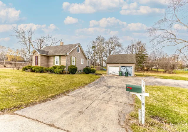 Photo 2 of Single family home for sale at 580 N Quentin Rd, Palatine, IL 60067 | MLS# 12604050 | Listing updated on 2026-04-25