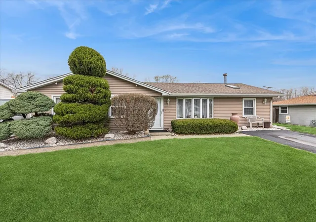 Photo 3 of Single family home for sale at 19216 John Kirkham Dr, Romeoville, IL 60446 | MLS# 12604255 | Listing updated on 2026-09-26