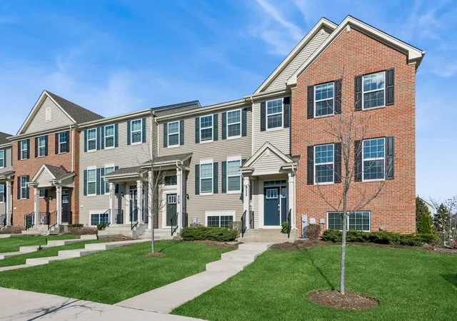 Homes for sale in Crystal Lake, IL | 511 Cimmaron Cir, Crystal Lake, IL 60012 | MLS# 12604336