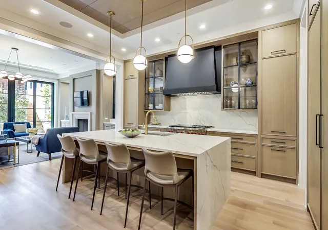 5th image of 3233 Central St #2, Evanston, IL 60201 | MLS# 12604474
