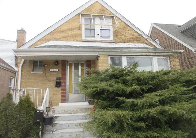 Photo 2 of Single family home for sale at 5105 S Lamon Ave, Chicago, IL 60638 | MLS# 12604582 | Listing updated on 2026-09-16