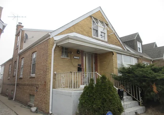 Homes for sale in Chicago, IL | 5105 S Lamon Ave, Chicago, IL 60638 | MLS# 12604582