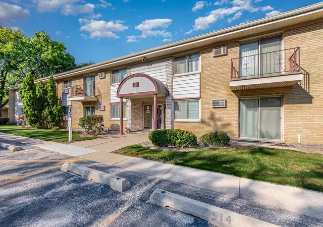 Photo 1 of Condo for sale at 5740 Concord Ln #12, Clarendon Hills, IL 60514 | MLS# 12604639 | Listing updated on 2026-09-24