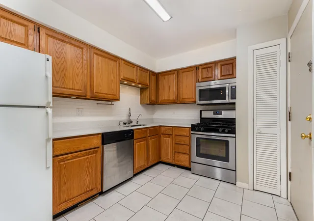 Photo 2 of Condo for sale at 5740 Concord Ln #12, Clarendon Hills, IL 60514 | MLS# 12604639 | Listing updated on 2026-09-24
