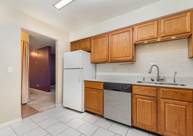 Photo 3 of Condo for sale at 5740 Concord Ln #12, Clarendon Hills, IL 60514 | MLS# 12604639 | Listing updated on 2026-09-24