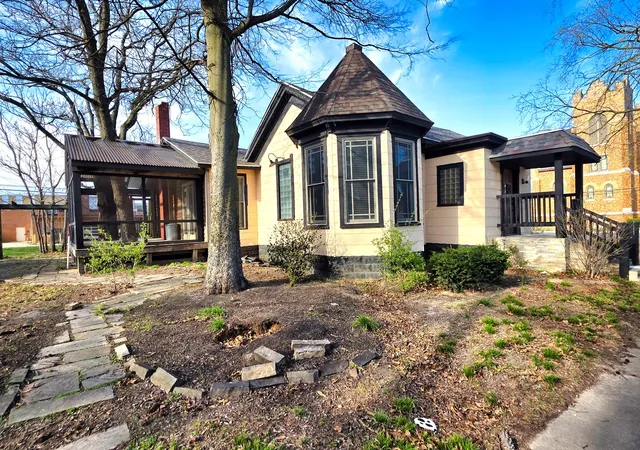 1st image of 102 W 3rd St, Flora, IL 62839 | MLS# 12604728