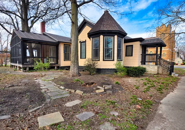 100th image of 102 W 3rd St, Flora, IL 62839 | MLS# 12604728