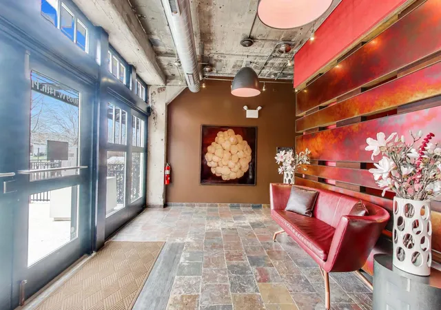 2nd image of 1069 W 14Th Pl, Chicago, IL 60608
