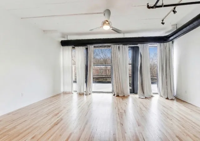 4th image of 1069 W 14Th Pl #228, Chicago, IL 60608 | MLS# 12605072