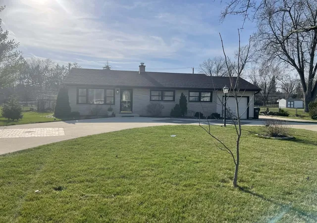 1st image of 1516 Sunset Dr, Schaumburg, IL 60193 | MLS# 12605098