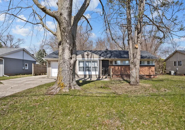 Photo 3 of Single family home for sale at 375 Douglas Rd, Batavia, IL 60510 | MLS# 12605274 | Listing updated on 2026-09-28