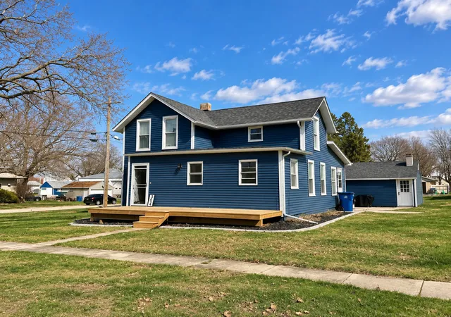Photo 2 of Single family home for sale at 304 S Church St, Sheffield, IL 61361 | MLS# 12605356 | Listing updated on 2026-10-01