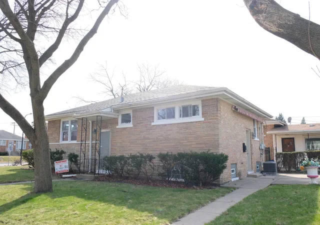 3rd image of 1701 Washington Blvd, Maywood, IL 60153 | MLS# 12605374