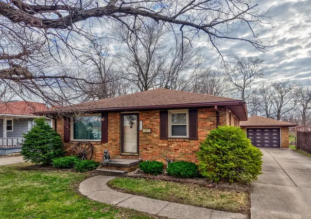 Homes for sale in Streator, IL | 1015 S Park St, Streator, IL 61364 | MLS# 12605489