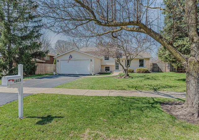 3rd image of 1613 Fairway Ln, Naperville, IL 60565 | MLS# 12606004