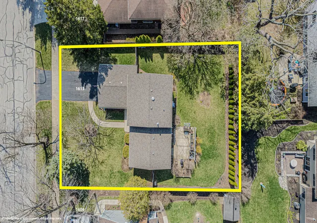 4th image of 1613 Fairway Ln, Naperville, IL 60565 | MLS# 12606004