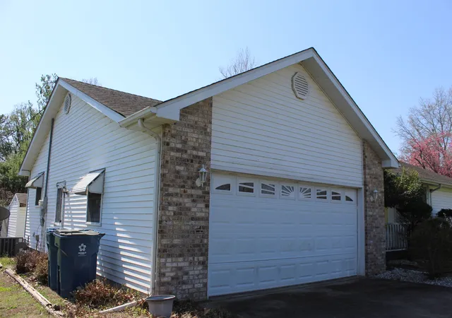 Photo 3 of Sale Pending at 3107 Apricot Ave, Mount Vernon, IL 62864 | MLS# 12606023 | Listing updated on 2026-09-24