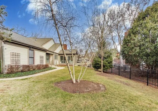 Homes for sale in Lake Bluff, IL | 12 Warrington Dr, Lake Bluff, IL 60044 | MLS# 12606052