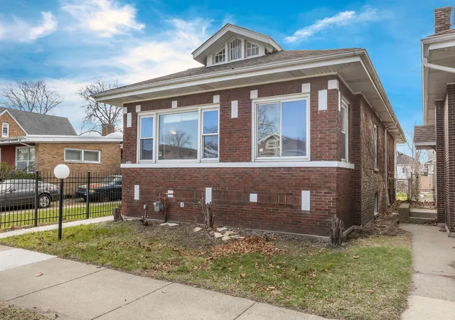 3rd image of 8406 S Oglesby Ave, Chicago, IL 60617 | MLS# 12606057