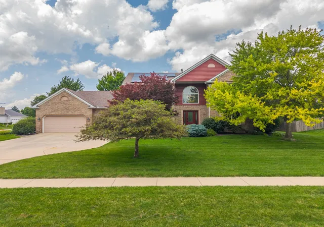 Homes for sale in Bloomington, IL | 3102 Wisteria Ln, Bloomington, IL 61704 | MLS# 12606214