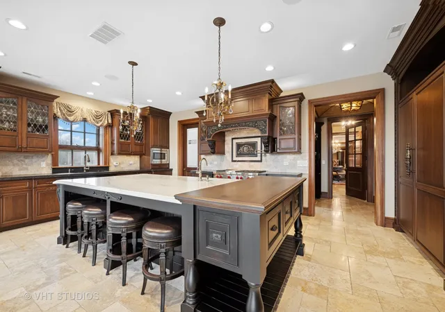 Photo 3 of Single family home for sale at 546 Oak Knoll Rd, Barrington, IL 60010 | MLS# 12606624 | Listing updated on 2026-10-01