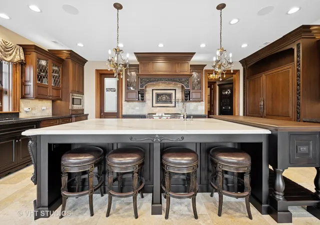 Photo 4 of Single family home for sale at 546 Oak Knoll Rd, Barrington, IL 60010 | MLS# 12606624 | Listing updated on 2026-10-01