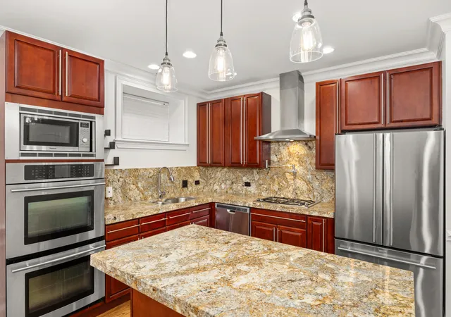 2nd image of 842 W Belle Plaine Ave #GW, Chicago, IL 60613 | MLS# 12606872