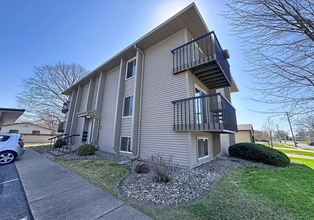 Homes for sale in Moline, IL | 1816 53rd St #9, Moline, IL 61265 | MLS# 12607189