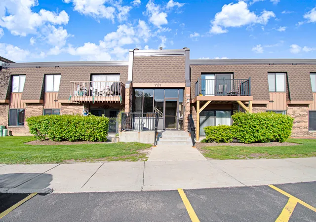 Homes for sale in Schaumburg, IL | 721 Tipperary Ct #1a, Schaumburg, IL 60193 | MLS# 12607781