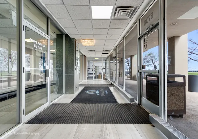 3rd image of 6730 S S Shore Dr, Chicago, IL 60649