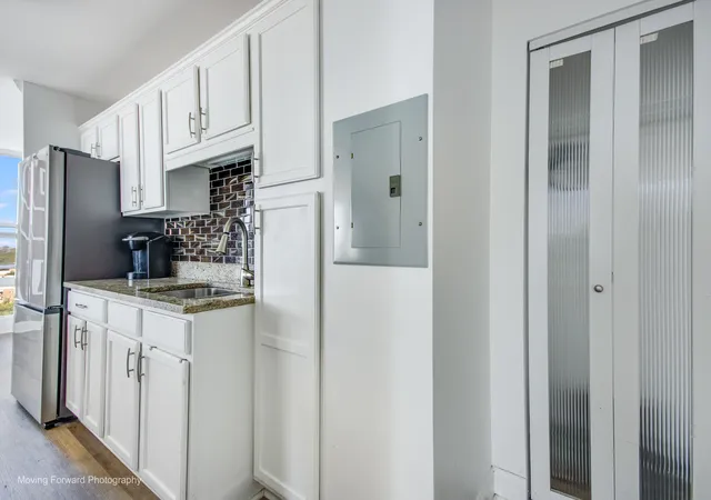 Listing Photo 5 - Condo for sale in building located at 6730 S S Shore Dr, Chicago, IL 60649 - Unit #1504